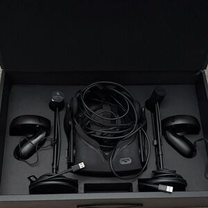 Oculus Rift Black VR Set with Controllers and Cables